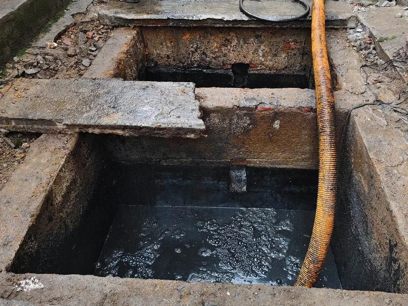 凤凰清理化粪池